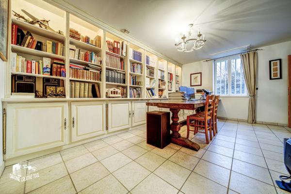 EXCLUSIVITÉ // PROPRIÉTÉ D'EXCEPTION // PARC DE 1,5 HECTARES // 650 M2 (1165 m2 au sol) // PISCINE INTÉRIEURE // DÉPENDANCES // 1 395 000 