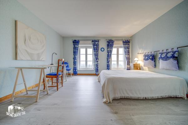 EXCLUSIVITÉ // PROPRIÉTÉ D'EXCEPTION // PARC DE 1,5 HECTARES // 650 M2 (1165 m2 au sol) // PISCINE INTÉRIEURE // DÉPENDANCES // 1 395 000 