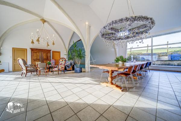 EXCLUSIVITÉ // PROPRIÉTÉ D'EXCEPTION // PARC DE 1,5 HECTARES // 650 M2 (1165 m2 au sol) // PISCINE INTÉRIEURE // DÉPENDANCES // 1 395 000 