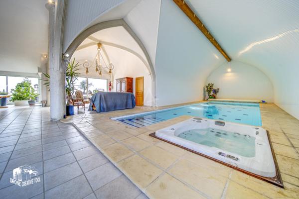 EXCLUSIVITÉ // PROPRIÉTÉ D'EXCEPTION // PARC DE 1,5 HECTARES // 650 M2 (1165 m2 au sol) // PISCINE INTÉRIEURE // DÉPENDANCES // 1 395 000 