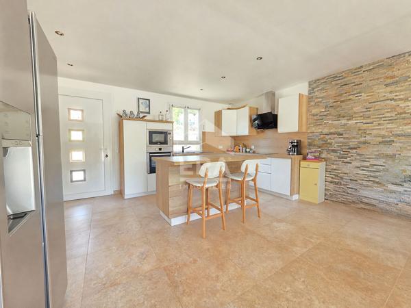 Maison à vendre à Vidauban - 4 chambres avec piscine et terrasses