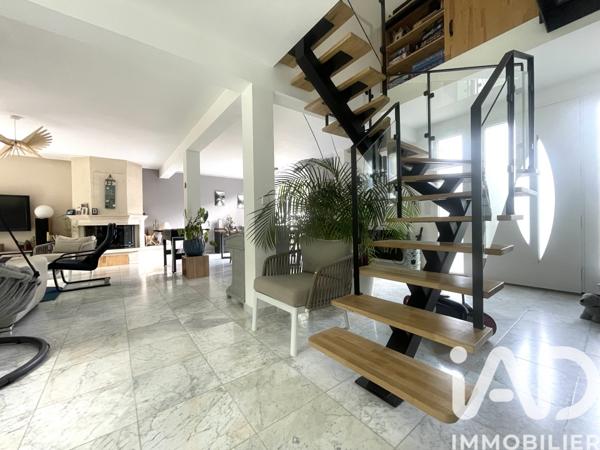 Maison à vendre 9 pièces 190 m² Le Mesnil-Saint-Denis