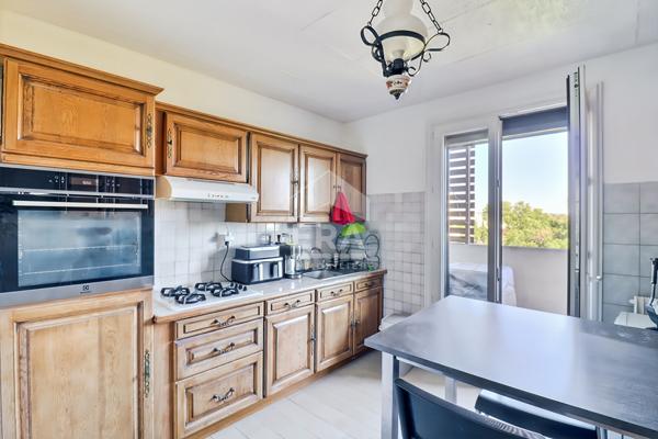 T4 103m2 à vendre - Terrasse, 2 places de parking - 13012