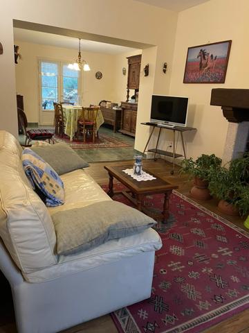 Saint-Léonard-de-Noblat (87400) À Saint-Léonard-De-Noblat, grande maison à acheter avec 6 pièces