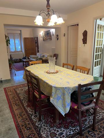 Saint-Léonard-de-Noblat (87400) À Saint-Léonard-De-Noblat, grande maison à acheter avec 6 pièces