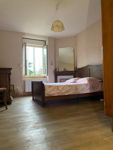 Saint-Léonard-de-Noblat (87400) À Saint-Léonard-De-Noblat, grande maison à acheter avec 6 pièces