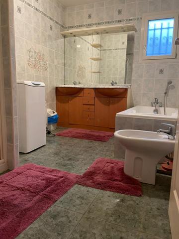 Saint-Léonard-de-Noblat (87400) À Saint-Léonard-De-Noblat, grande maison à acheter avec 6 pièces