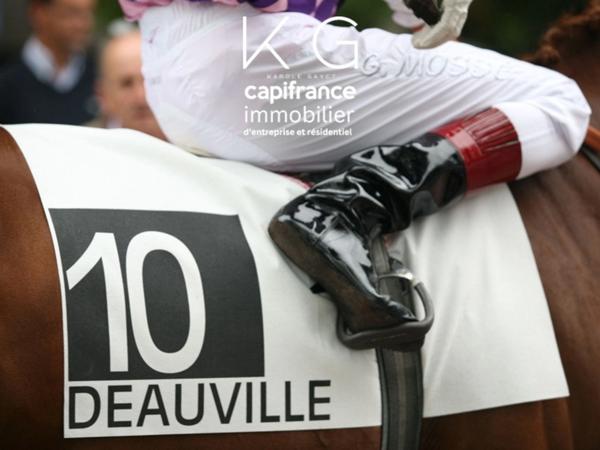 Deauville, fonds de commerce de restaurant à vendre, très bel emplacement, licence IV, terrasses et logement de fonction