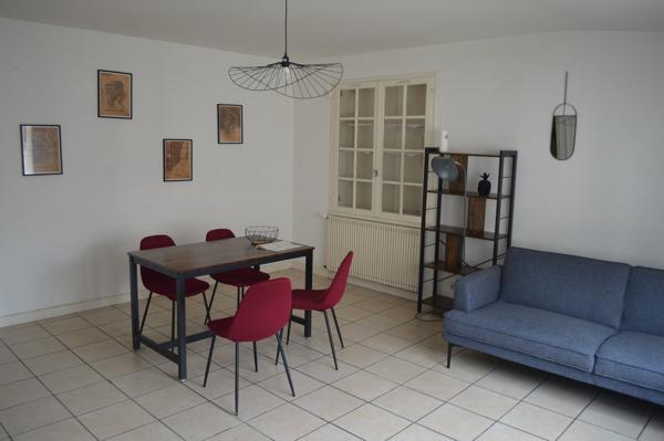 Maison de ville avec beaux volumes et potentiel – Thouars