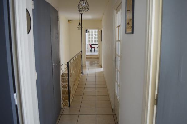 Maison de ville avec beaux volumes et potentiel – Thouars