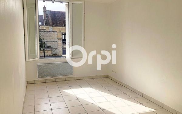 Appartement à louer    1 pièce •  Estrées-Saint-Denis