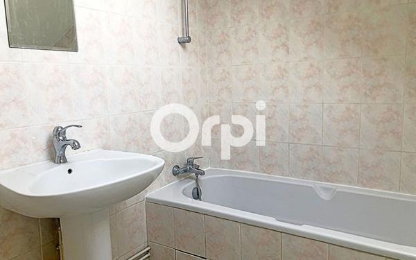 Appartement à louer    1 pièce •  Estrées-Saint-Denis