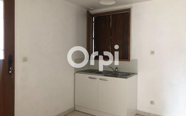 Appartement à louer    1 pièce •  Estrées-Saint-Denis