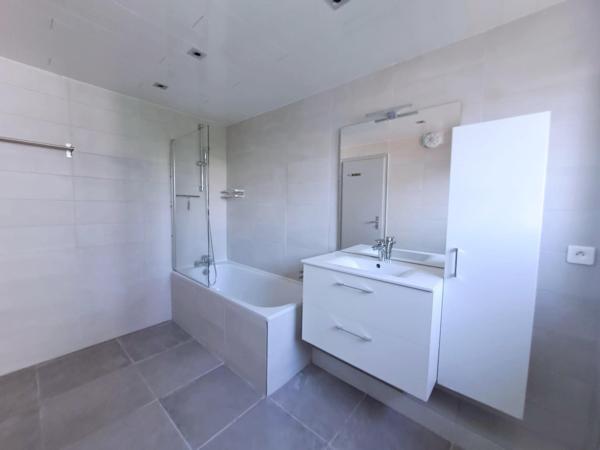 100M de la frontière