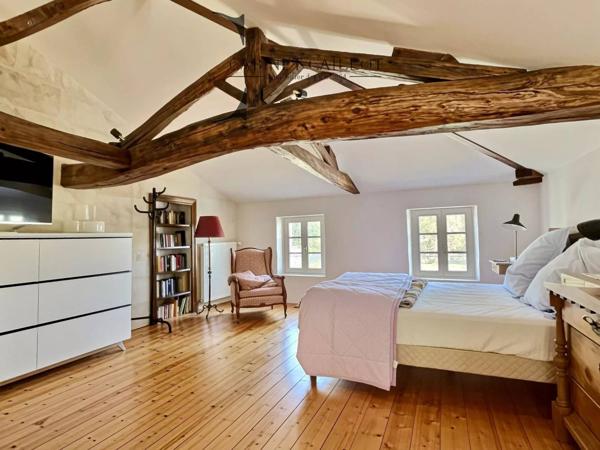 Superbe MAISON CHARENTAISE - Sortie SAINTES Rive Gauche (réf. 11548)