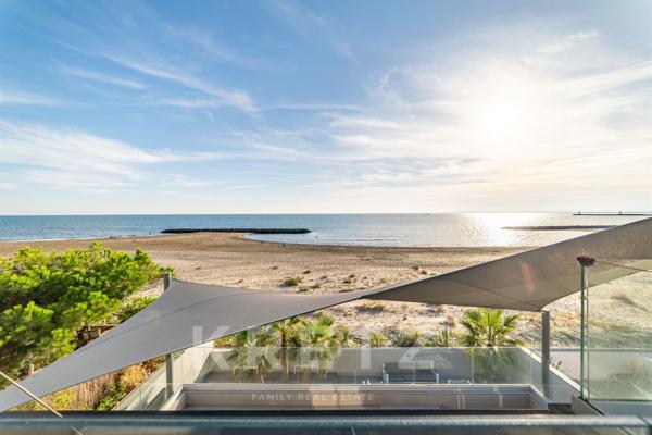 Exceptionnelle villa d'architecte en première ligne face à la mer