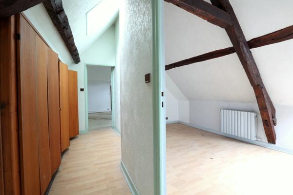 Murs libres d'un LOCAL COMMERCIAL à vendre centre ville rue Eugène LEDUC à LAON (02)