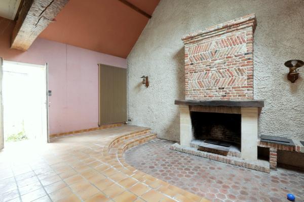 Murs libres d'un LOCAL COMMERCIAL à vendre centre ville rue Eugène LEDUC à LAON (02)