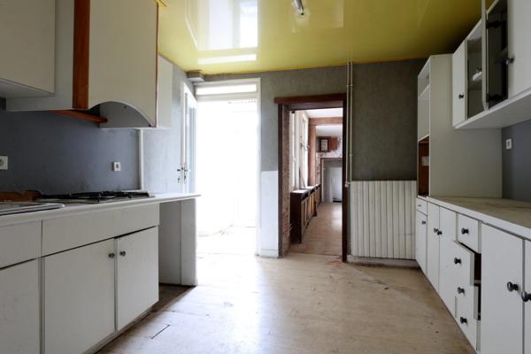 Murs libres d'un LOCAL COMMERCIAL à vendre centre ville rue Eugène LEDUC à LAON (02)