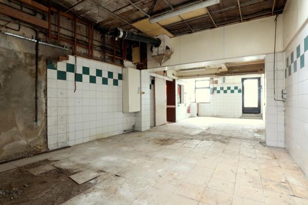 Murs libres d'un LOCAL COMMERCIAL à vendre centre ville rue Eugène LEDUC à LAON (02)