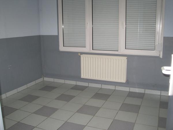 A LOUER CINQ BATIMENTS POUR BUREAUX DIVISIBLE PROCHE ST QUENTIN