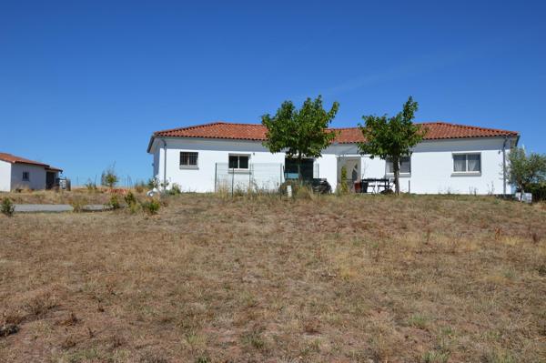 belle demeure moderne offrant de beau volume, quatre chambres, terrain de plus de 2500m2