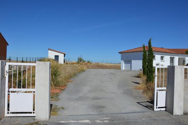 belle demeure moderne offrant de beau volume, quatre chambres, terrain de plus de 2500m2