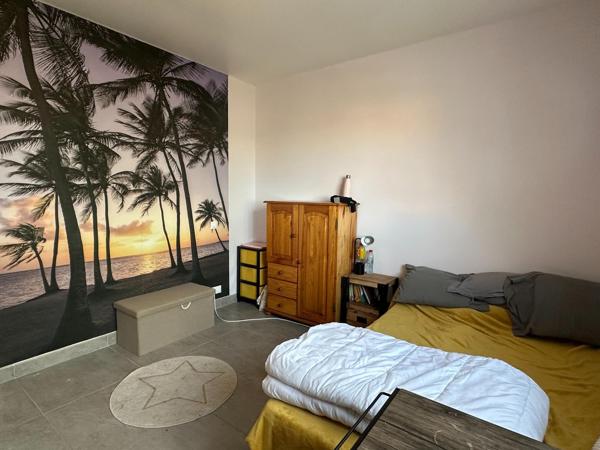 belle demeure moderne offrant de beau volume, quatre chambres, terrain de plus de 2500m2