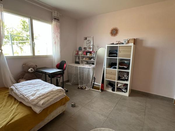 belle demeure moderne offrant de beau volume, quatre chambres, terrain de plus de 2500m2