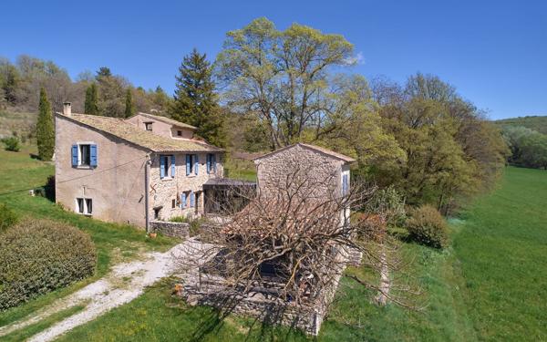 Maison à vendre    7 pièces •  Forcalquier
