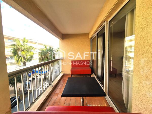 A rénover à votre gout : grand appartement T2 de 48m2 carrez avec terrasse, dans une résidence sécurisée - centre ville plage et port à pied- CAVALAIRE SUR MER