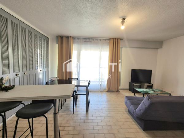 A rénover à votre gout : grand appartement T2 de 48m2 carrez avec terrasse, dans une résidence sécurisée - centre ville plage et port à pied- CAVALAIRE SUR MER
