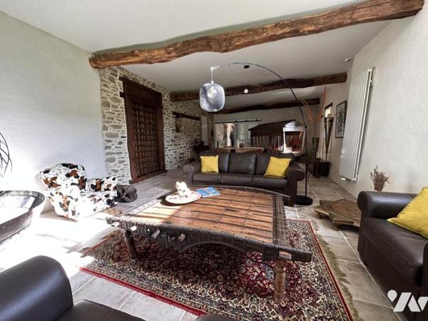 A VENDRE (56) PROPRIETE AVEC LONGERE RENOVEE AVEC GOUT ET DEPENDANCES