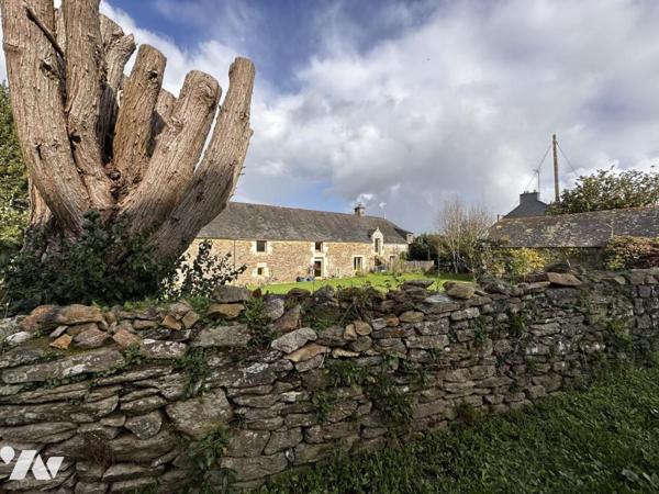 A VENDRE (56) PROPRIETE AVEC LONGERE RENOVEE AVEC GOUT ET DEPENDANCES