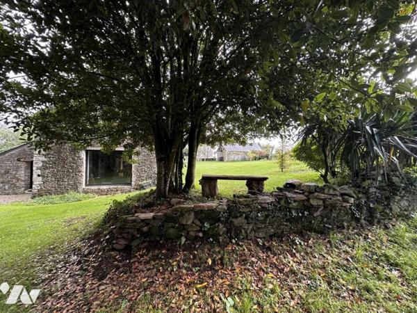 A VENDRE (56) PROPRIETE AVEC LONGERE RENOVEE AVEC GOUT ET DEPENDANCES