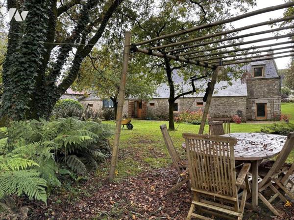 A VENDRE (56) PROPRIETE AVEC LONGERE RENOVEE AVEC GOUT ET DEPENDANCES