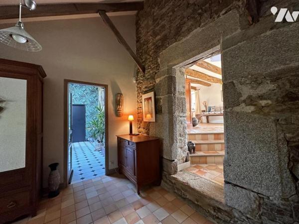 A VENDRE (56) PROPRIETE AVEC LONGERE RENOVEE AVEC GOUT ET DEPENDANCES