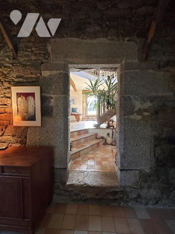 A VENDRE (56) PROPRIETE AVEC LONGERE RENOVEE AVEC GOUT ET DEPENDANCES