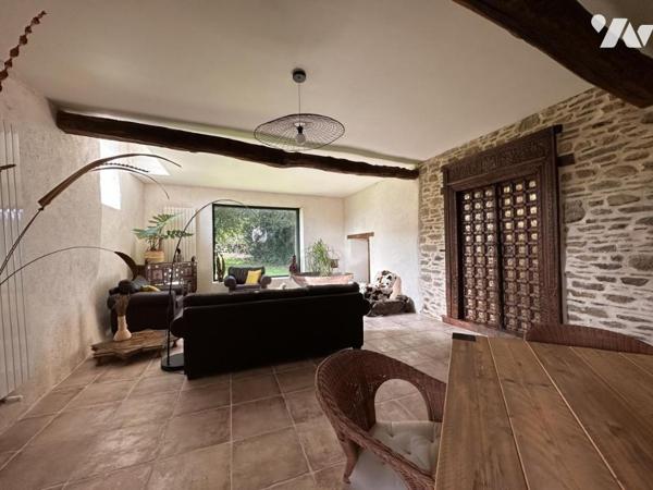 A VENDRE (56) PROPRIETE AVEC LONGERE RENOVEE AVEC GOUT ET DEPENDANCES