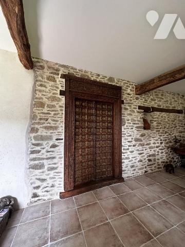 A VENDRE (56) PROPRIETE AVEC LONGERE RENOVEE AVEC GOUT ET DEPENDANCES