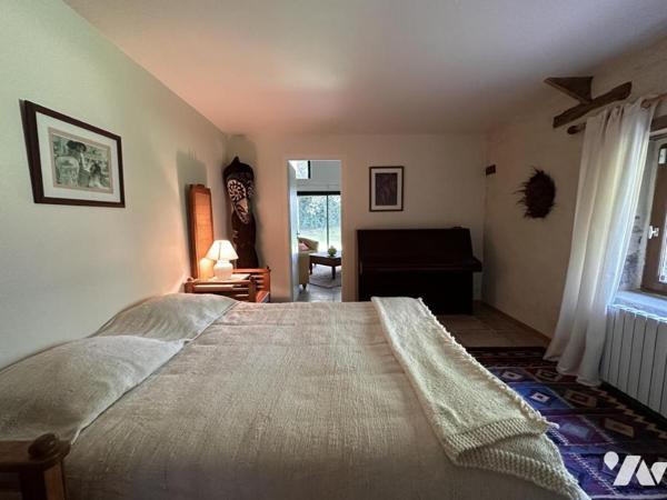 A VENDRE (56) PROPRIETE AVEC LONGERE RENOVEE AVEC GOUT ET DEPENDANCES