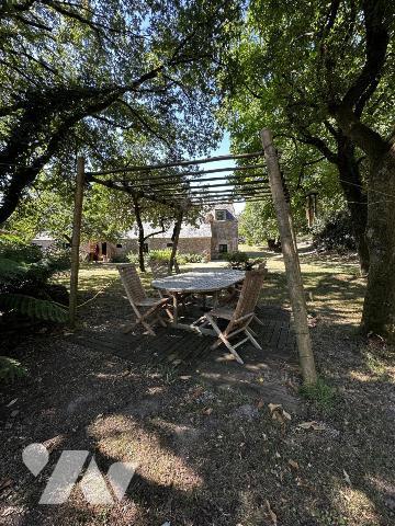 A VENDRE (56) PROPRIETE AVEC LONGERE RENOVEE AVEC GOUT ET DEPENDANCES