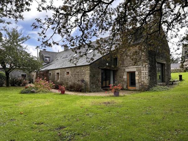 A VENDRE (56) PROPRIETE AVEC LONGERE RENOVEE AVEC GOUT ET DEPENDANCES