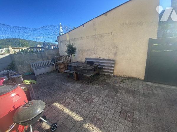 Maison en pierre sur terrain de 215m², 4 chambres plus bureau