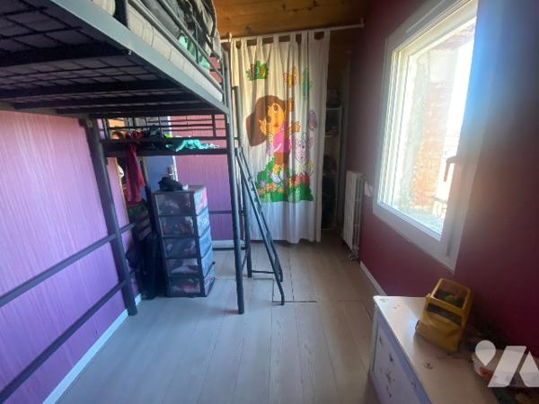 Maison en pierre sur terrain de 215m², 4 chambres plus bureau