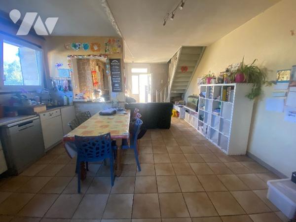 Maison en pierre sur terrain de 215m², 4 chambres plus bureau