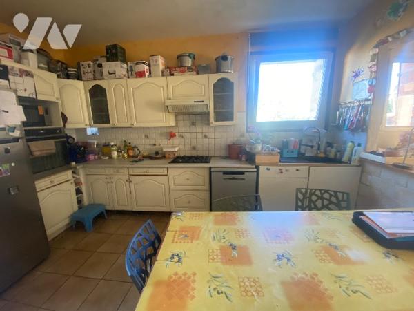 Maison en pierre sur terrain de 215m², 4 chambres plus bureau