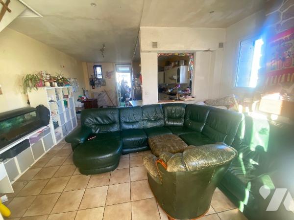 Maison en pierre sur terrain de 215m², 4 chambres plus bureau