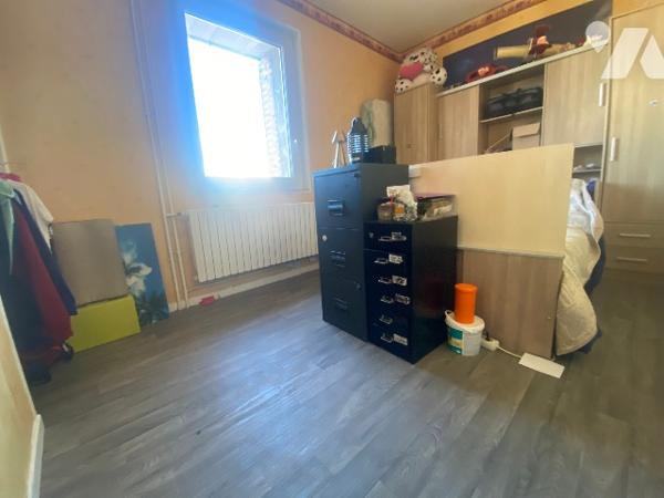 Maison en pierre sur terrain de 215m², 4 chambres plus bureau