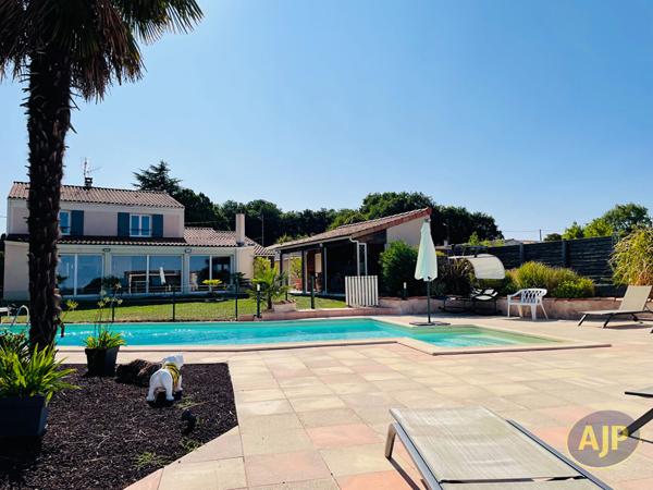 Maison à vendre Saintes - 7 pièces, 217m² avec 5 chambre(s) à 527 000€ - AJP Immobilier Saintes